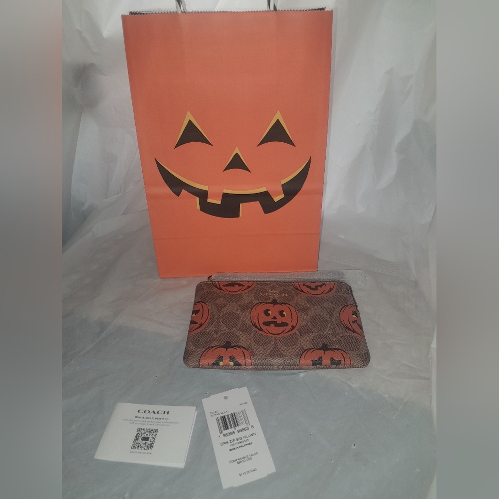 New Coach Pumpkin Print Wristlet NWT Great For Halloween/ Free Gift Bag - Picture 9 of 9